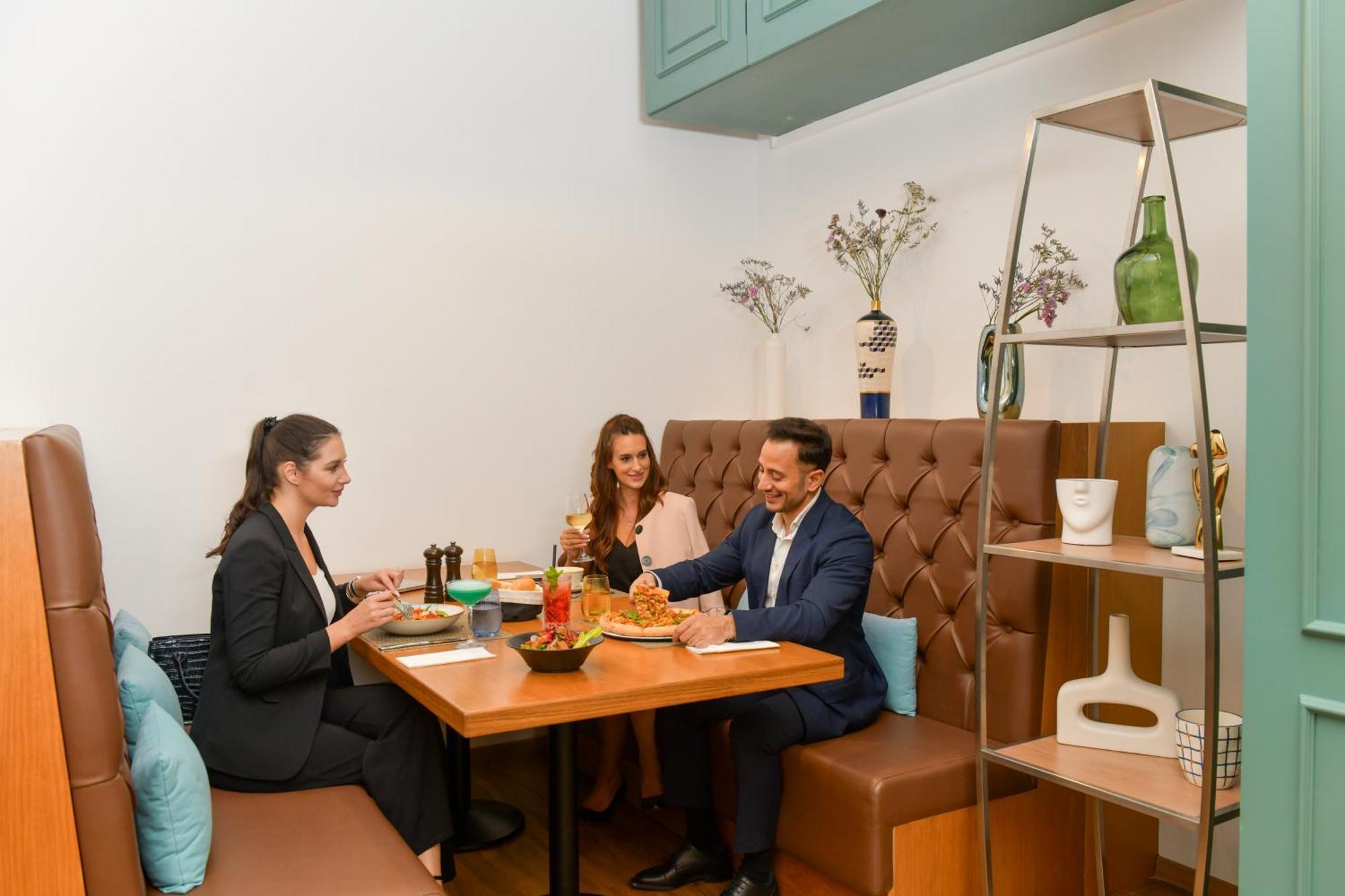Ibis Doha Hotel Bagian luar foto