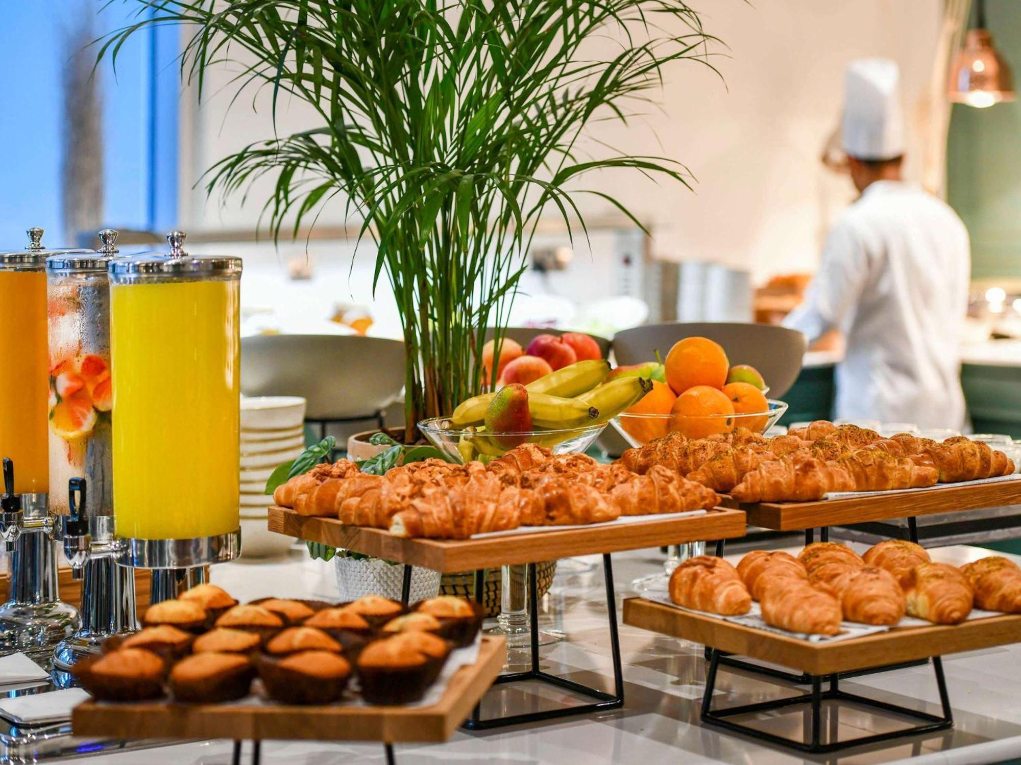 Ibis Doha Hotel Bagian luar foto