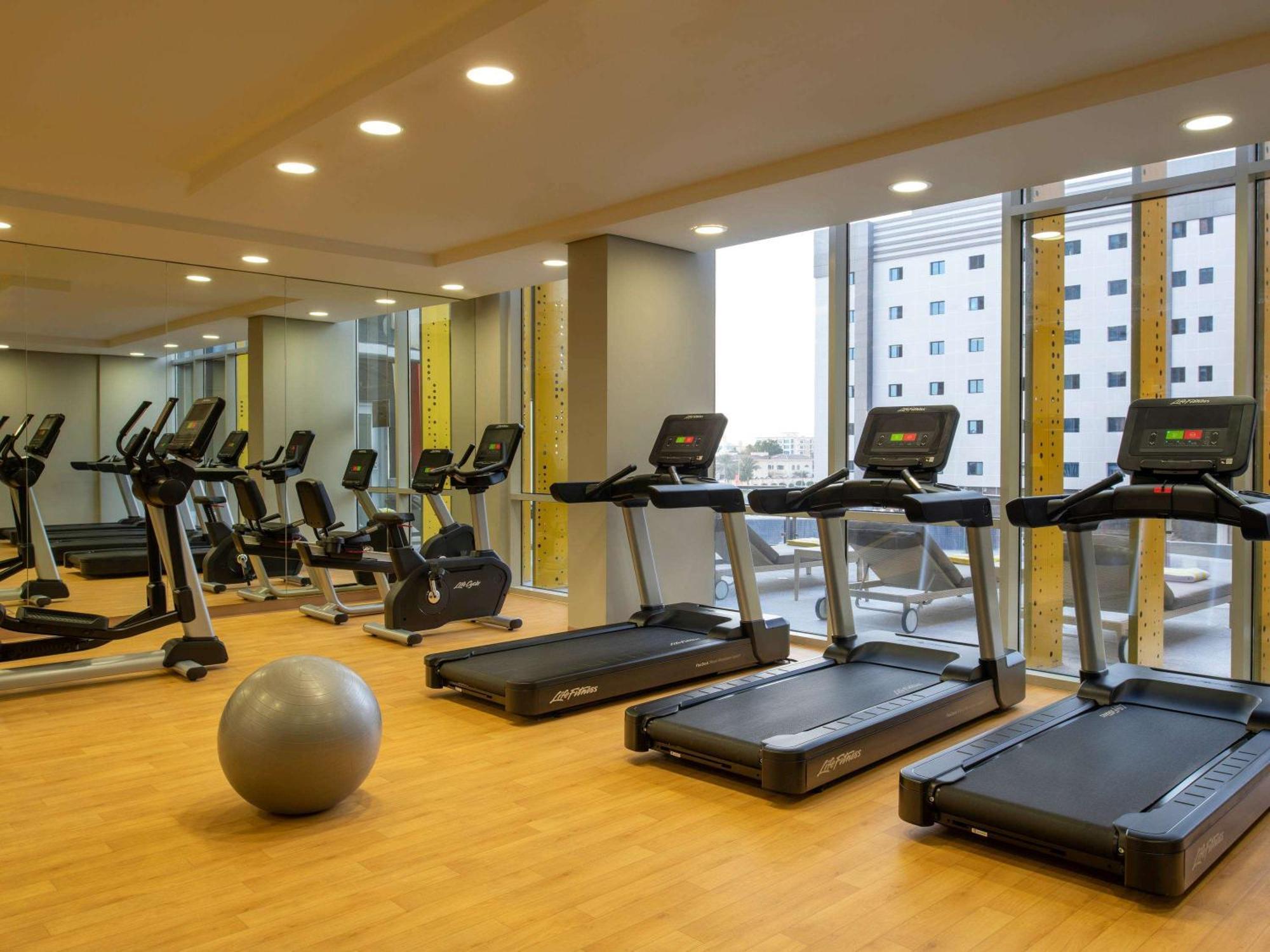 Ibis Doha Hotel Bagian luar foto